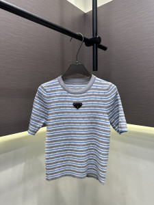 ☆超人気☆  2026 プラダ 新作 半袖Tシャツ コピー  2色