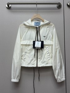 ☆超人気☆ 2026 プラダ 新作 日焼け止め服 コピー