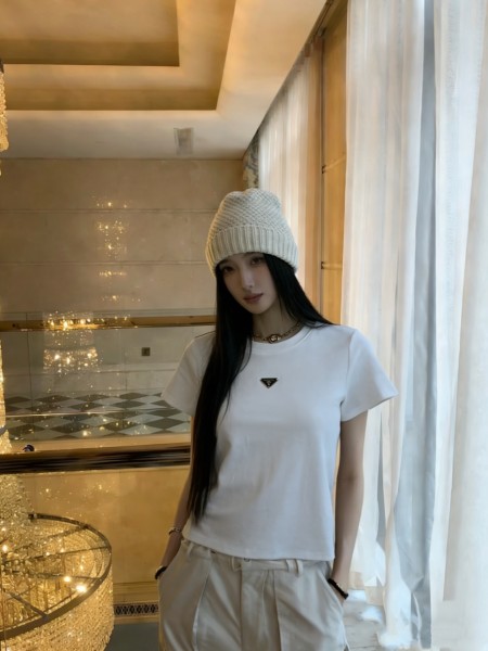 肌触り最高な 2026 プラダ 新作 半袖Tシャツ コピー