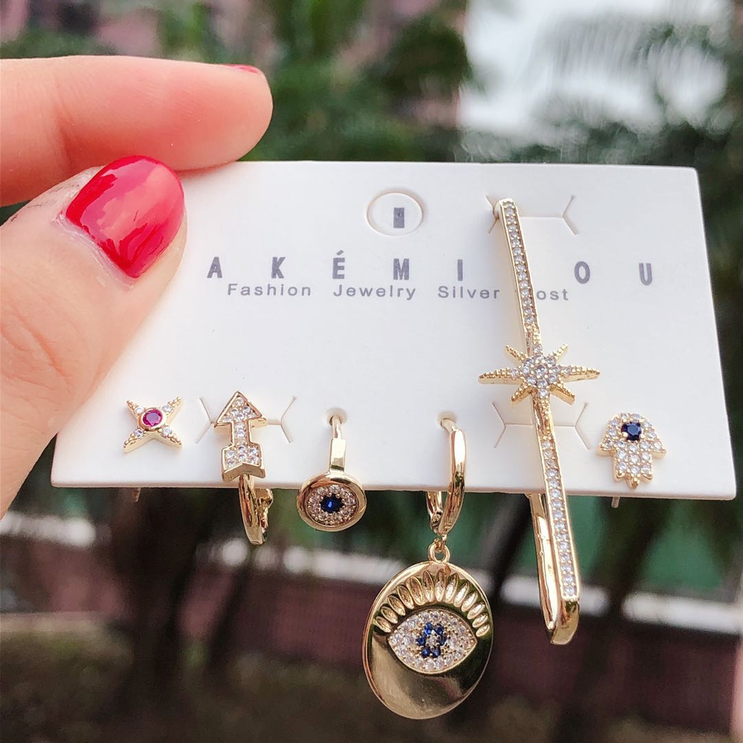 Set pave eyes charm earring