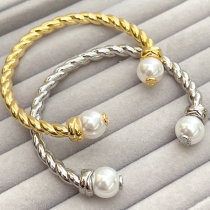 Twist Chain Bracelet With Pearl