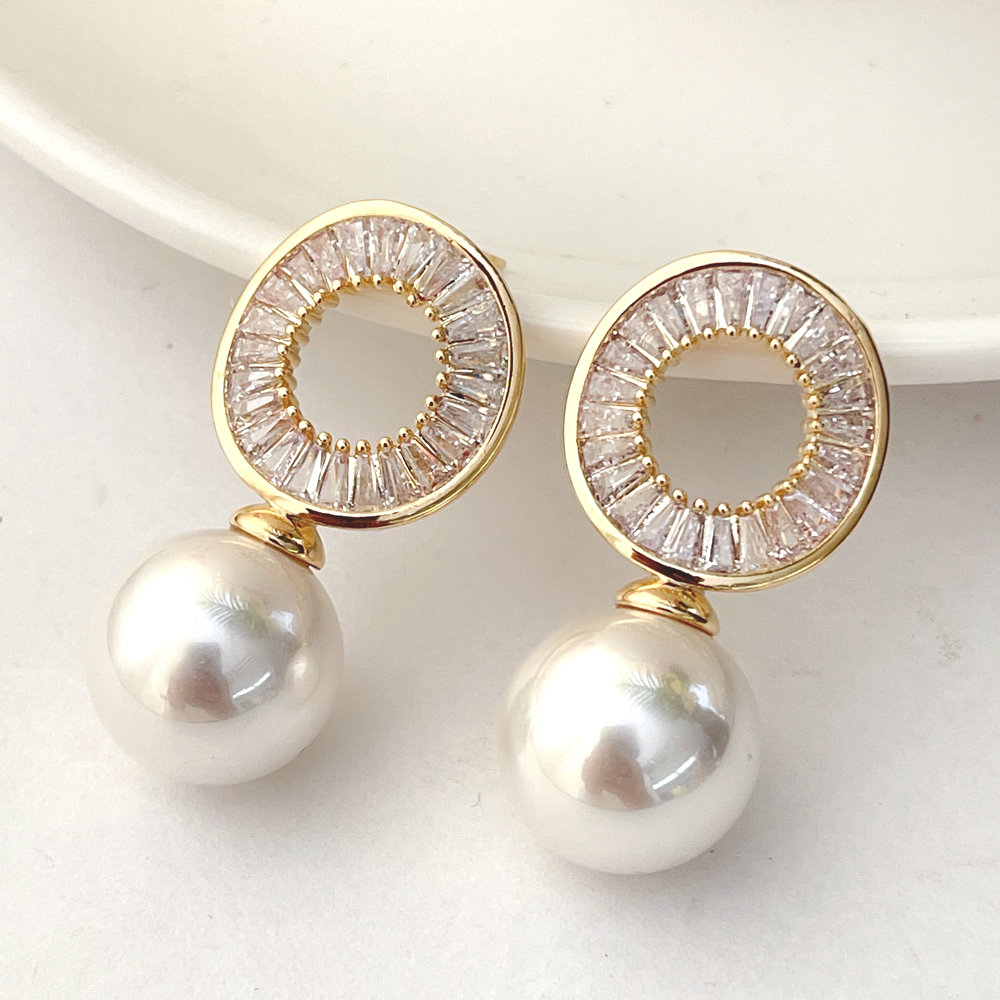 Mirco Pave Zircon Earring With Round Pearl