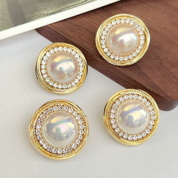 White Round Pearl With Crystal