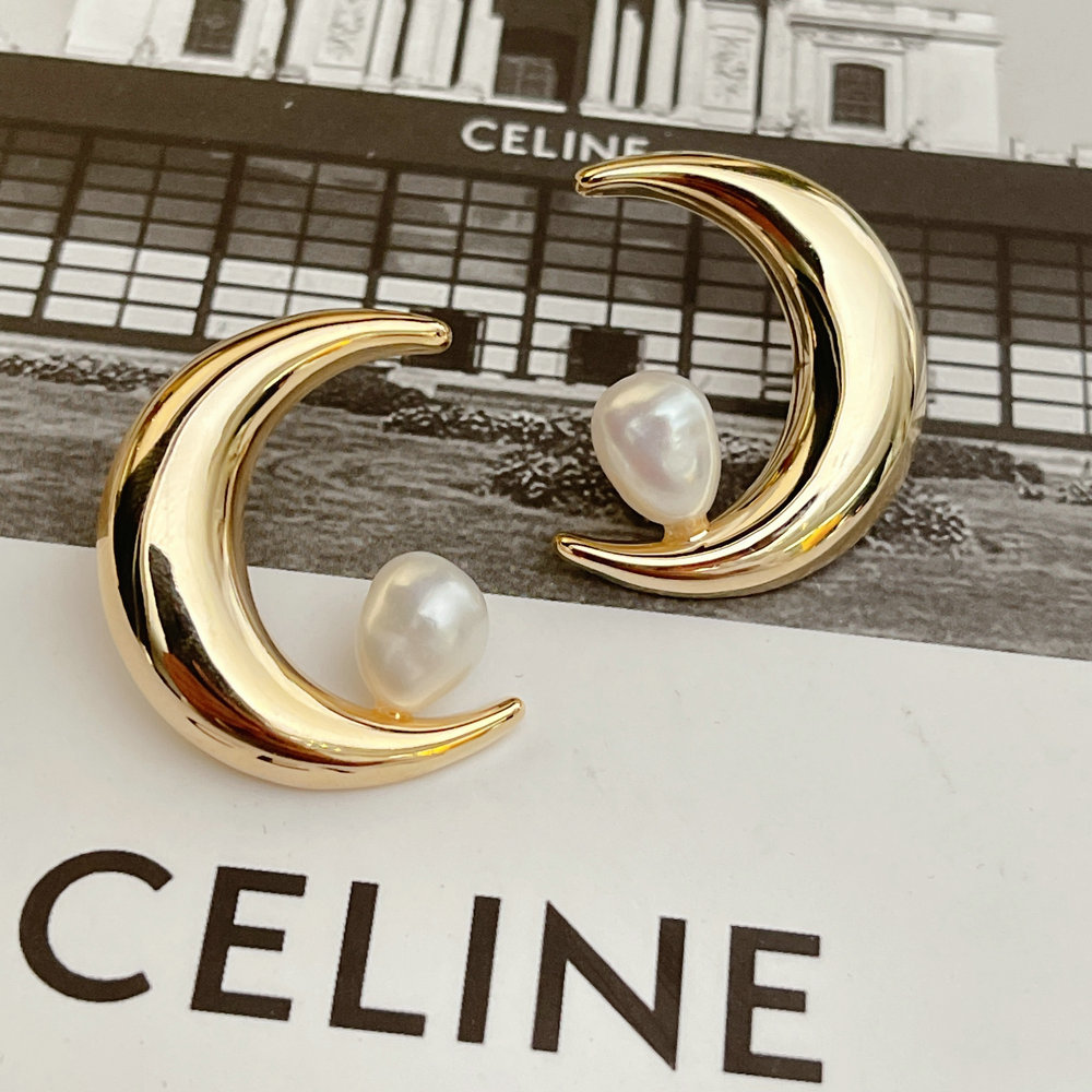 Moon Earring With Fresh Water Pearl