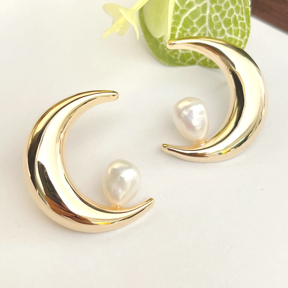 Moon Earring With Fresh Water Pearl