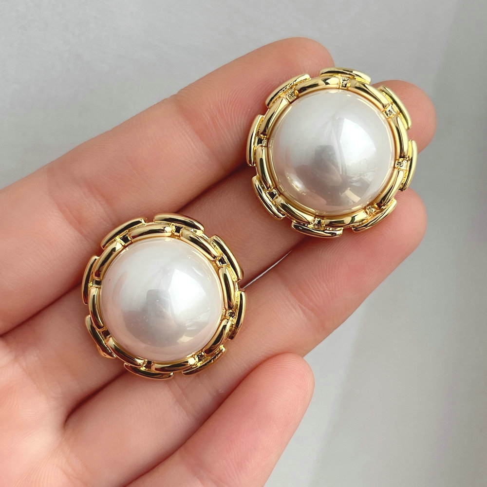 Big Pearl Stud Earring