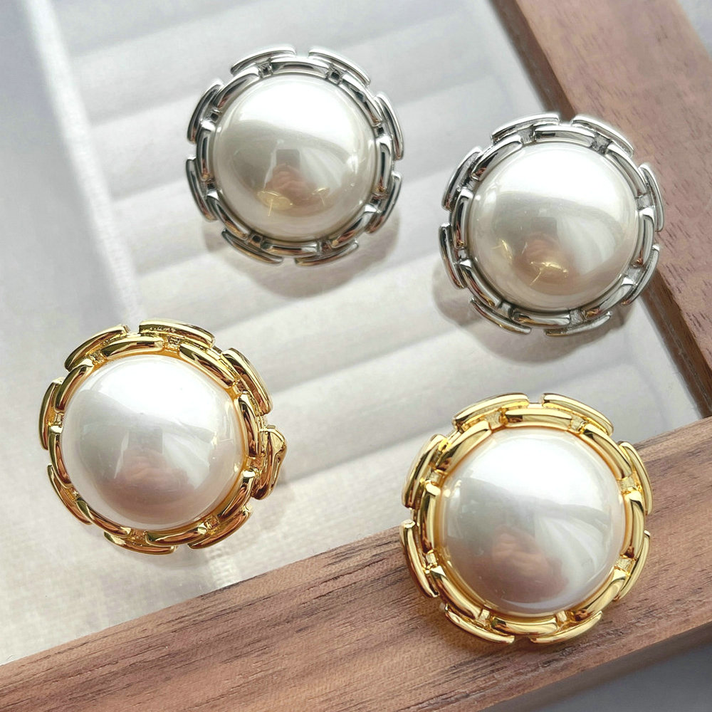 Big Pearl Stud Earring