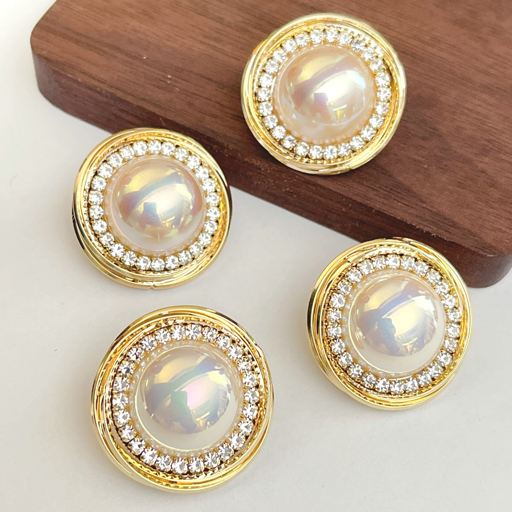White Round Pearl With Crystal