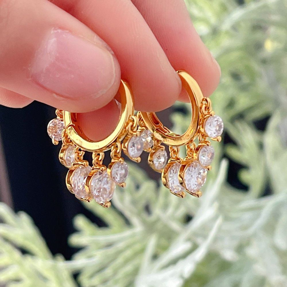 Zircon round charms earring