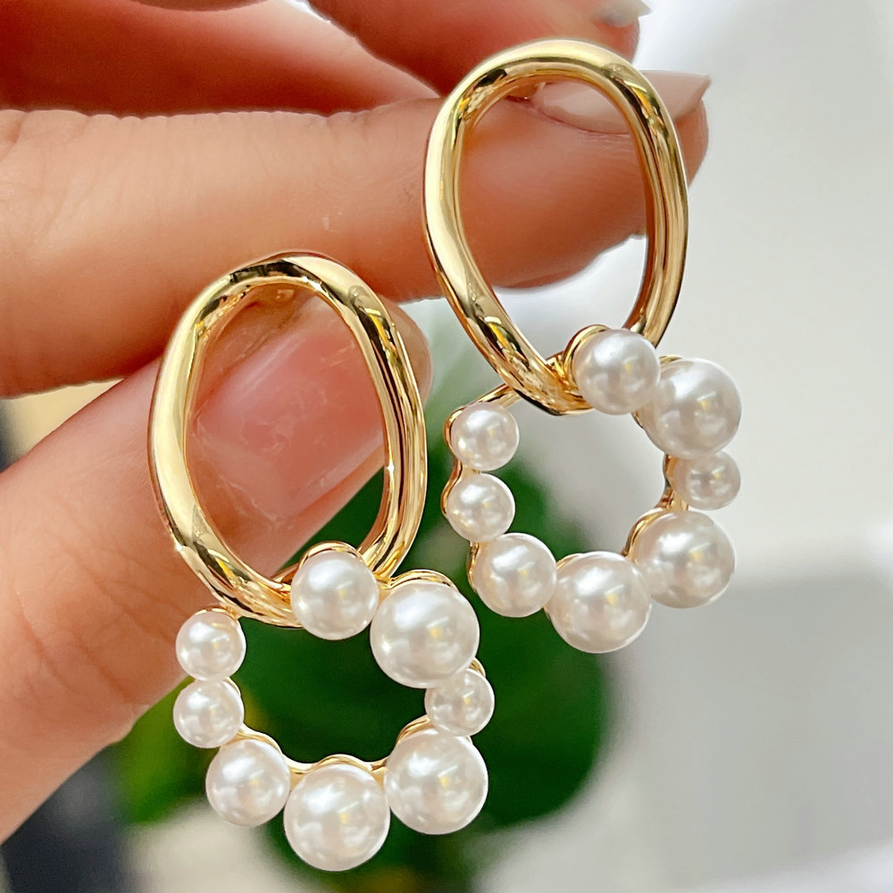 Drop Pearl Charm Earring
