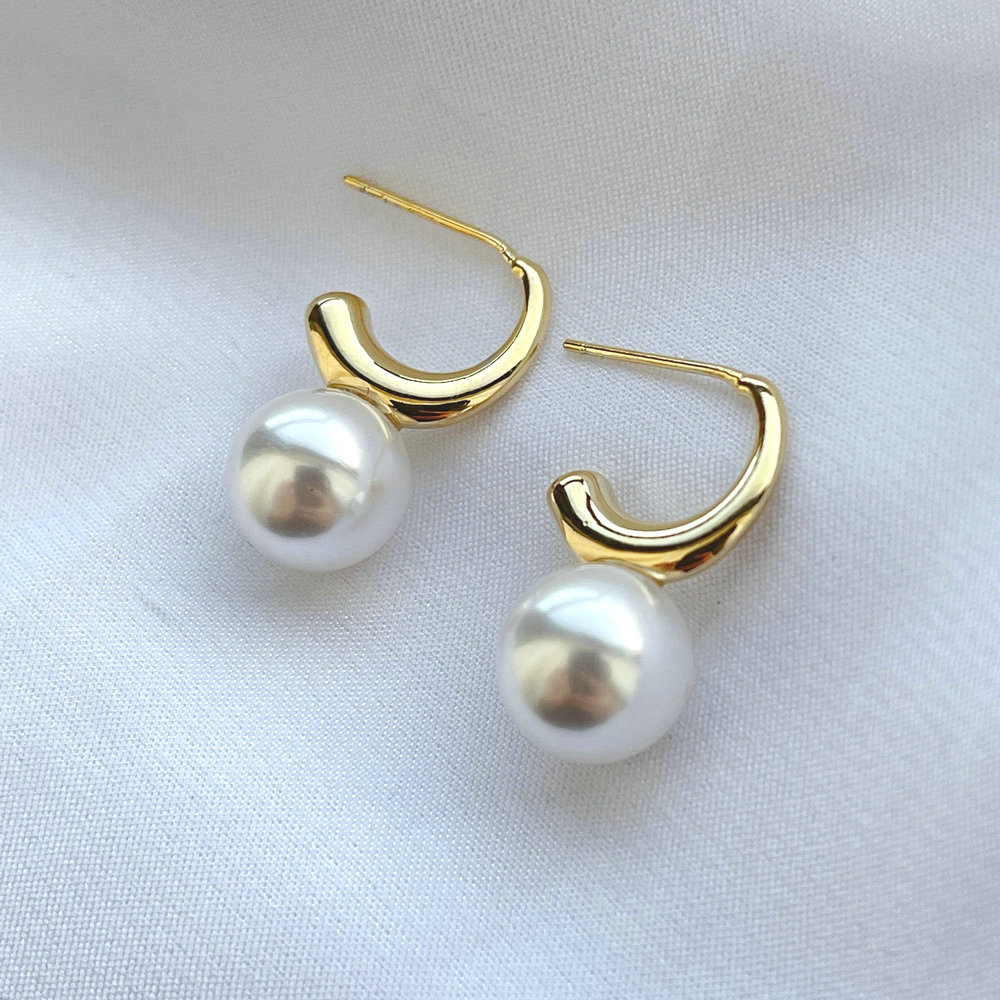 Gold Round Pearl Earring