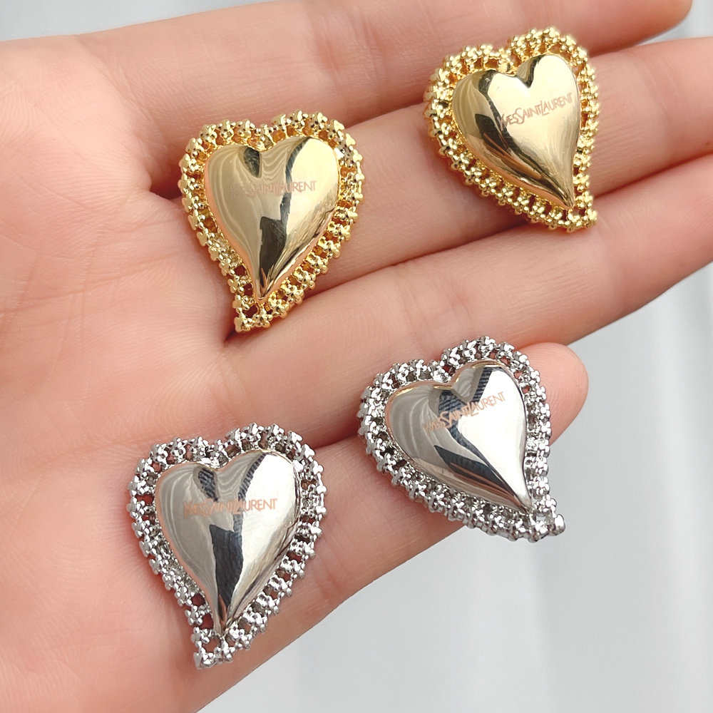 Plain heart ear stud