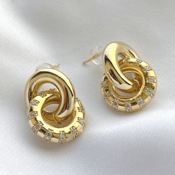 Round charm earring