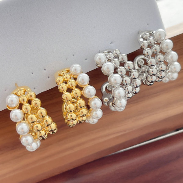Ball beaded with pearl hoop earring