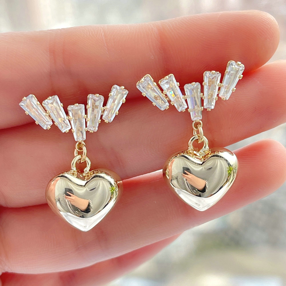 Crystal ear stud with light heart charm