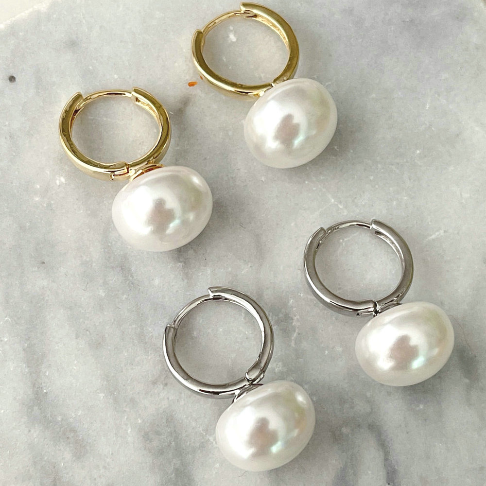 Big pearl charm hoop earring