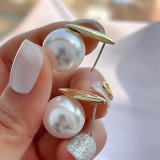 Big pearl earring stud