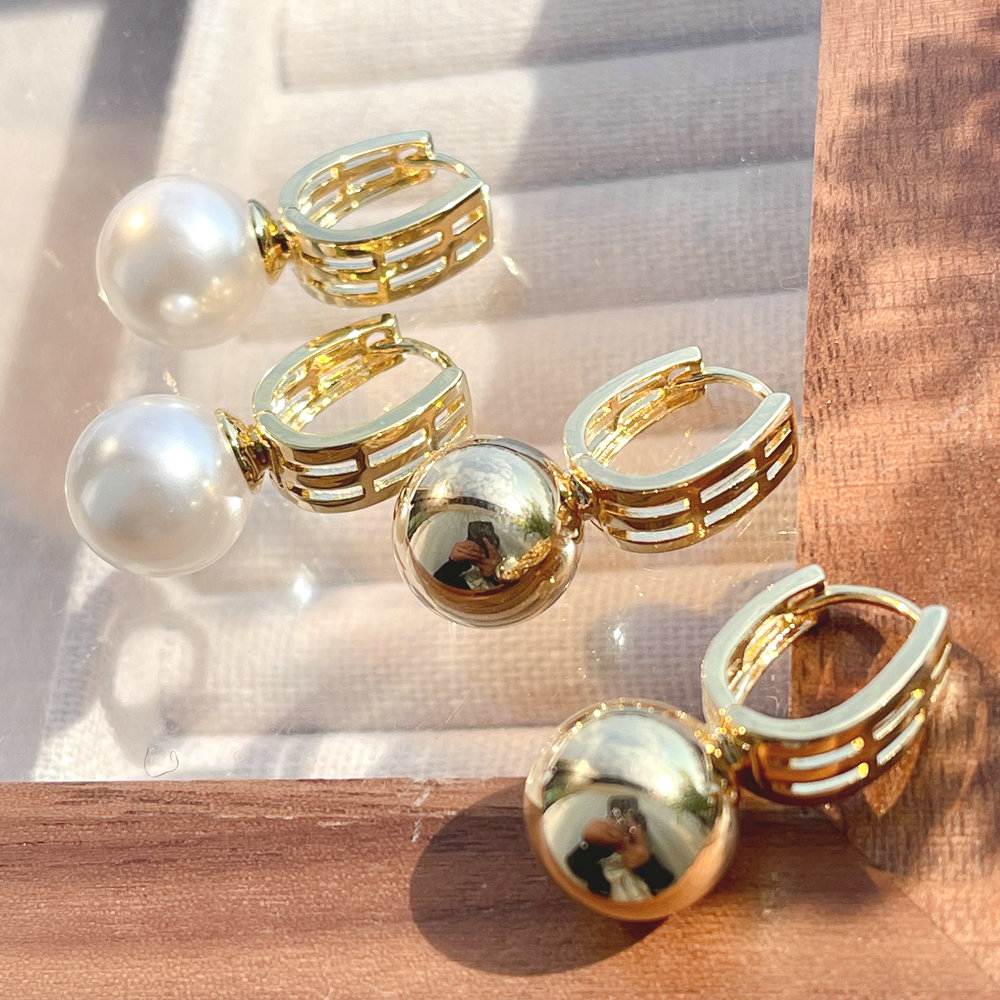 Pearl U shape  hoop earring