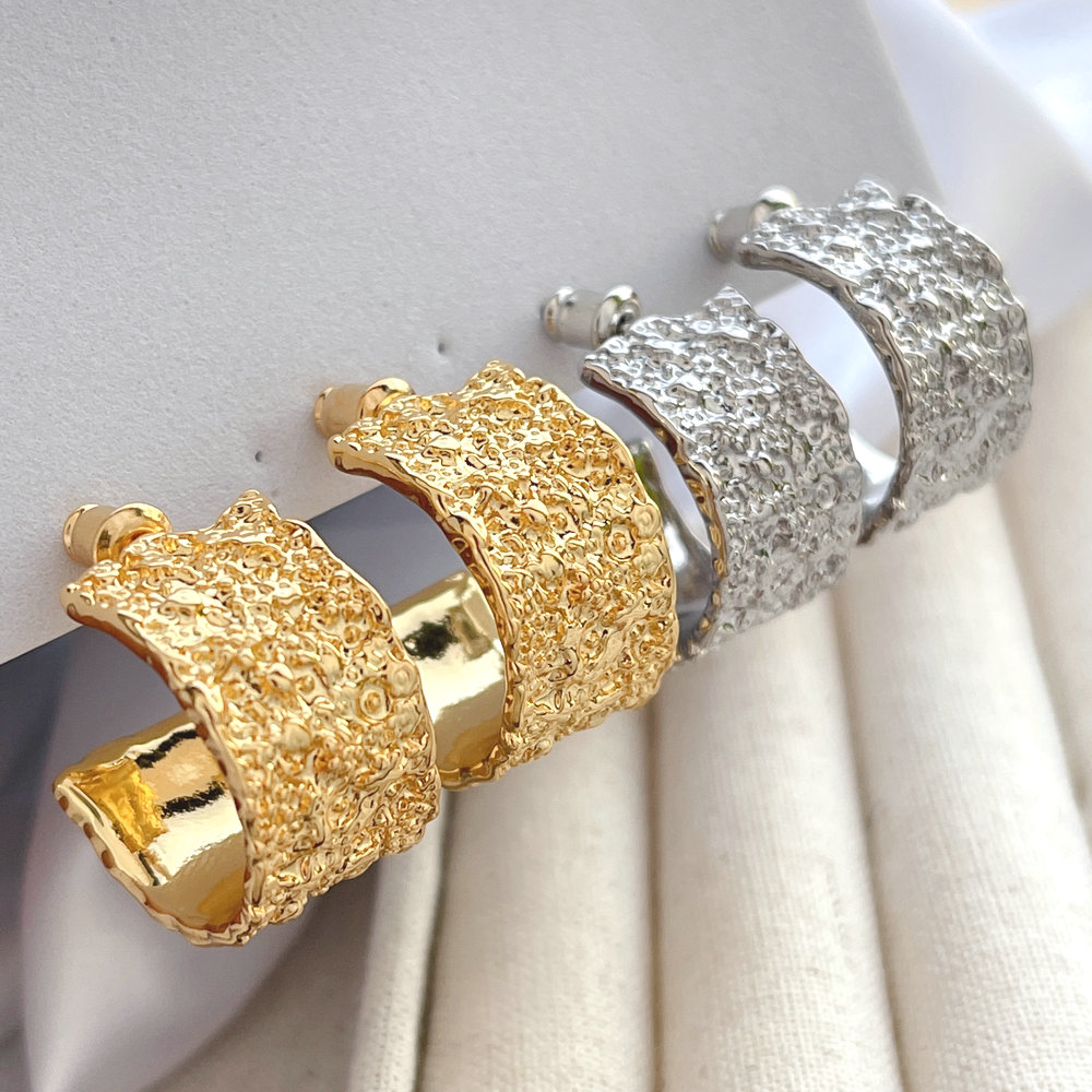 Wide brimmed Earring