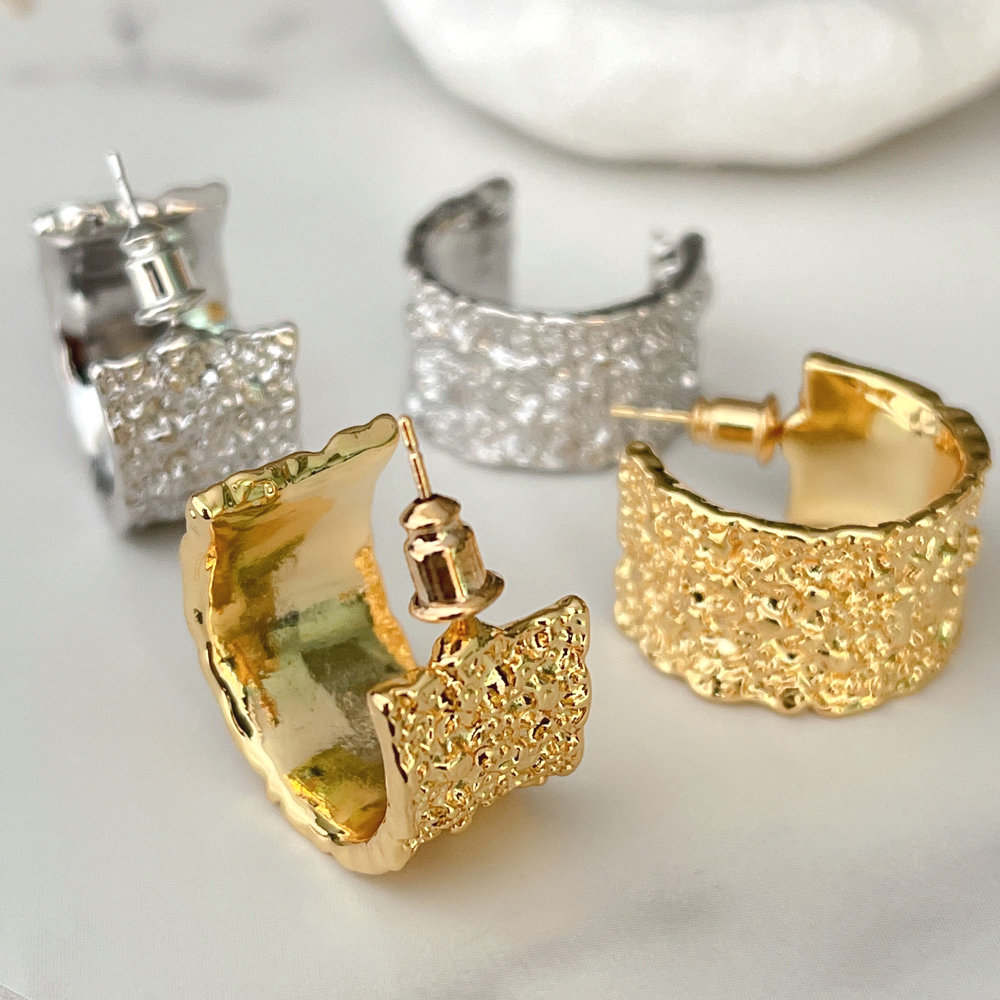 Wide brimmed Earring