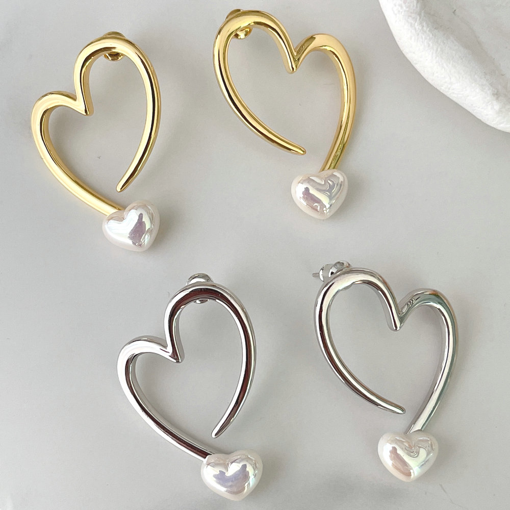 Big heart earring stud with heart pearl