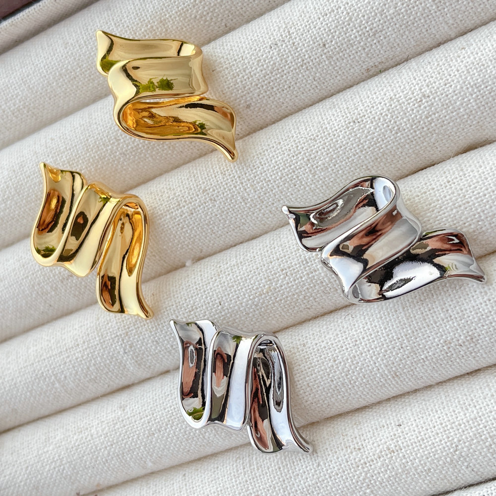 Metal S long ear stud