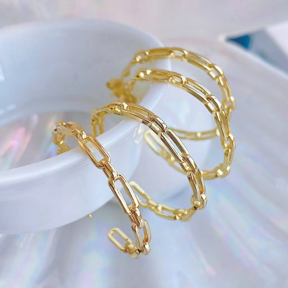 Gold metal chain big hoop earring