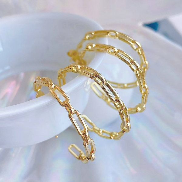 Gold metal chain big hoop earring