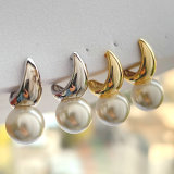Round pearl charm earring