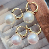 U hoop earring with round pearl charm CMEADL2363737