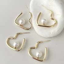 Pearl heart hoop earring