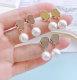 Round earring with ball pearl