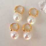 U hoop earring with round pearl charm CMEADL2363737