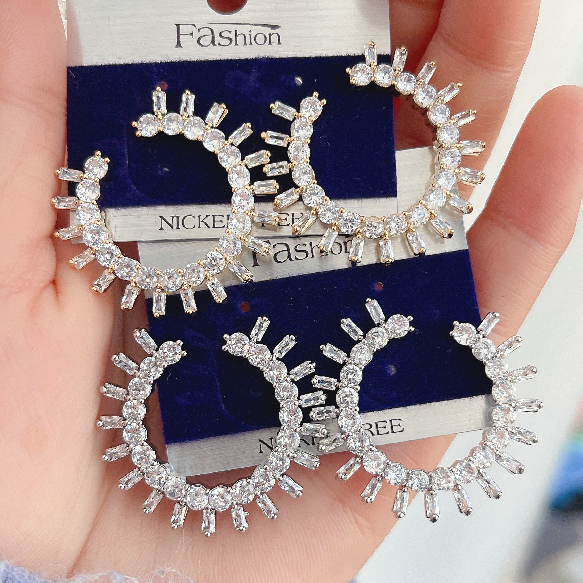 Round sun zircon earring