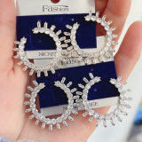 Round sun zircon earring