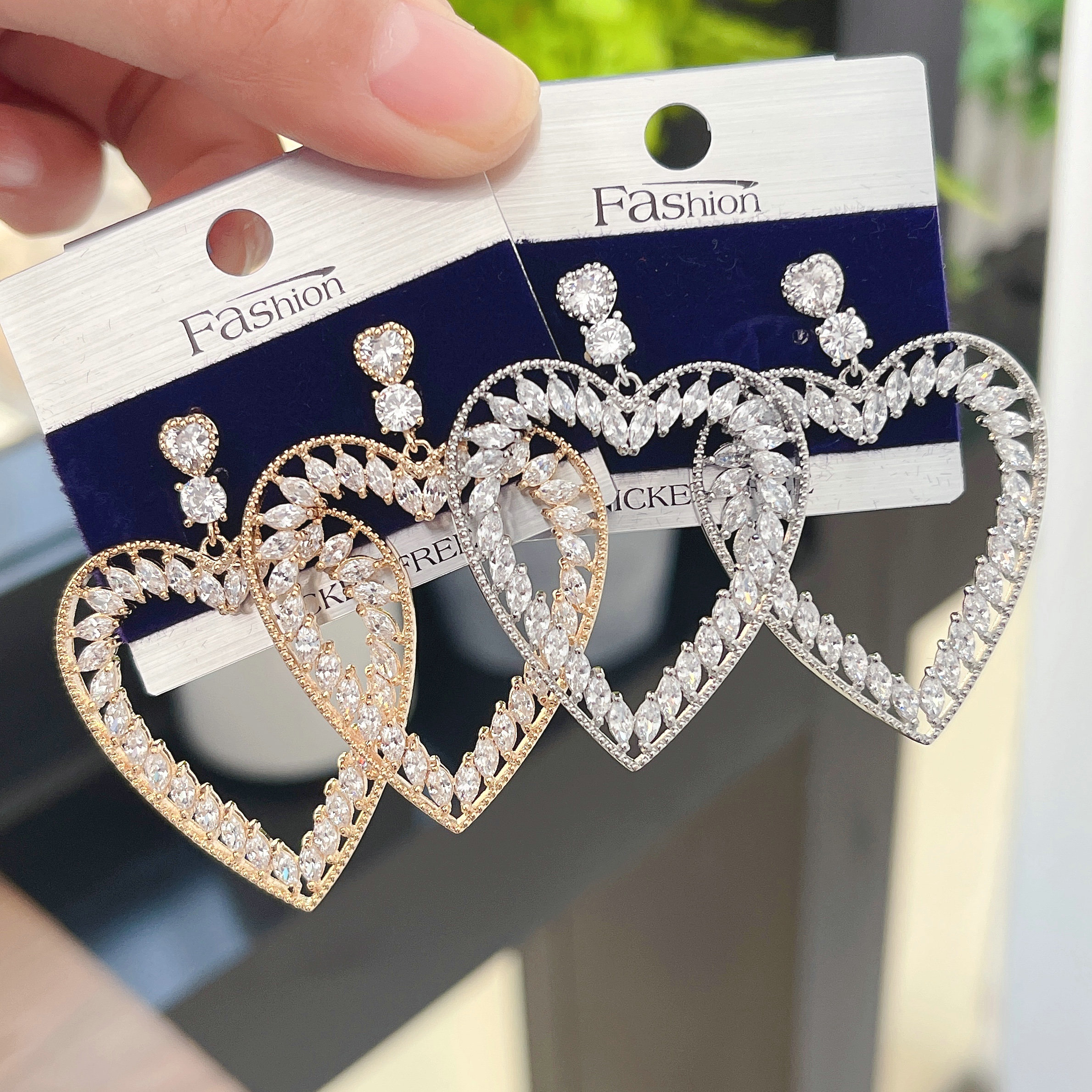 Big heart charm earring