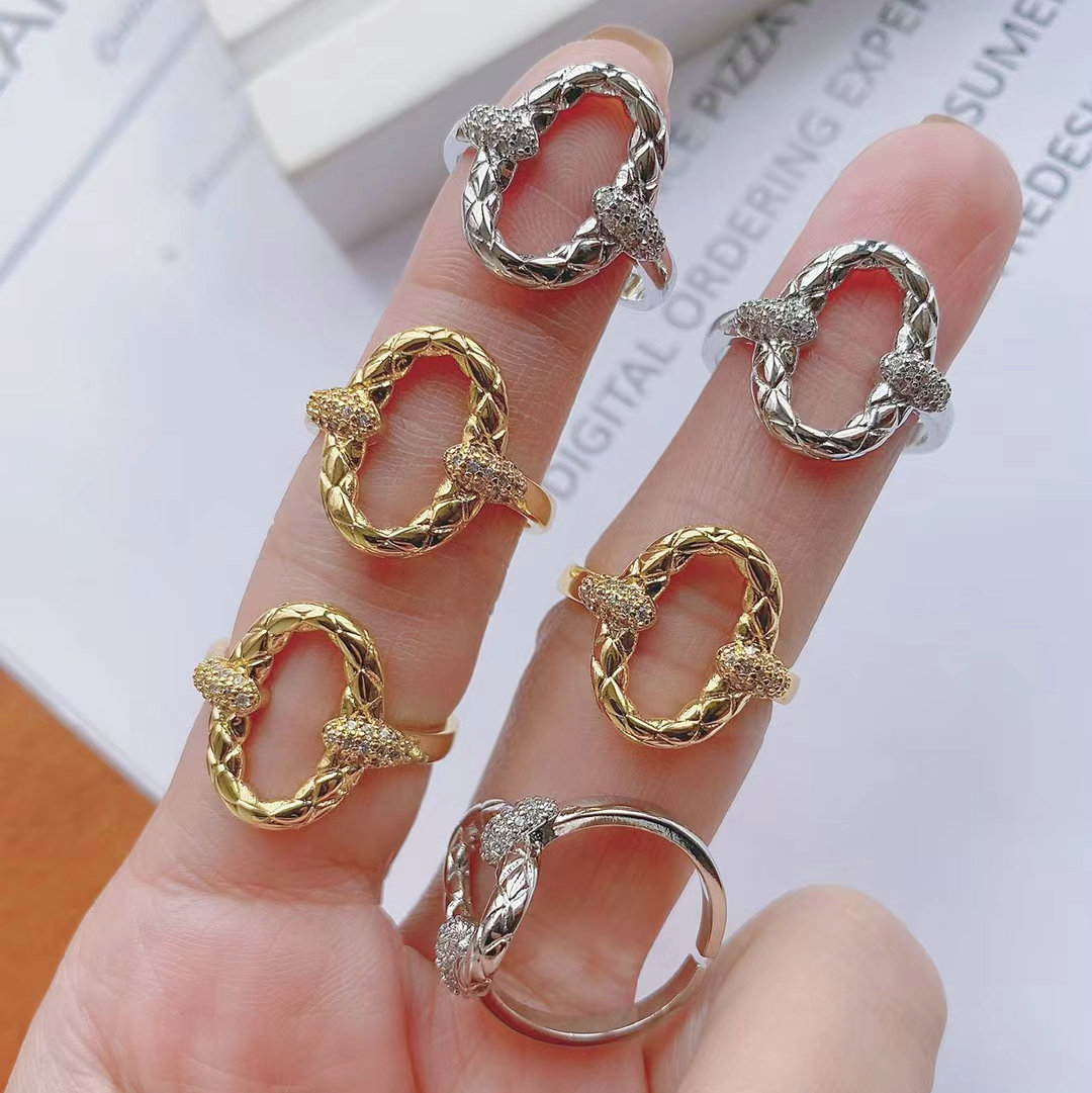Plain square adjustable ring