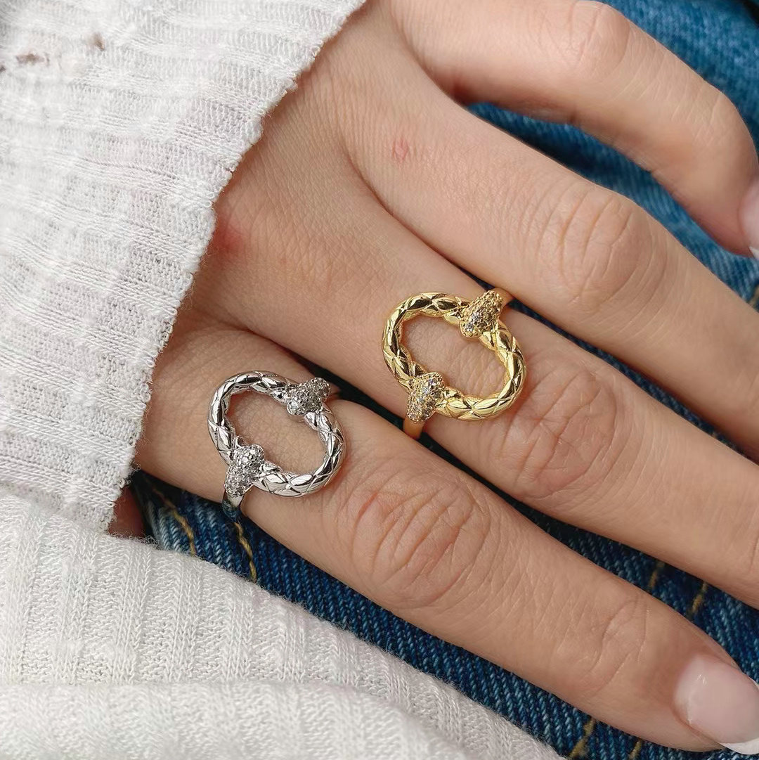 Plain square adjustable ring