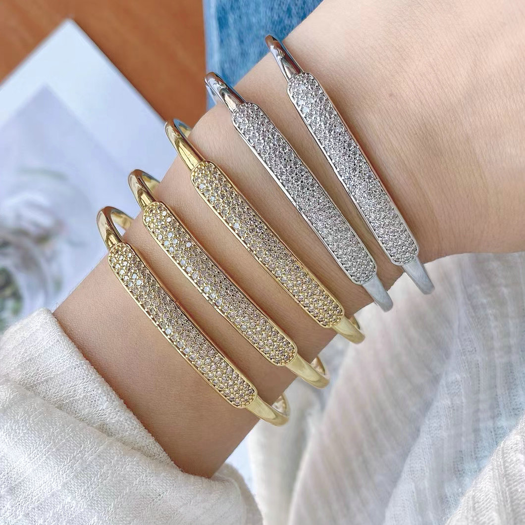 Fashion pave zircon cuff