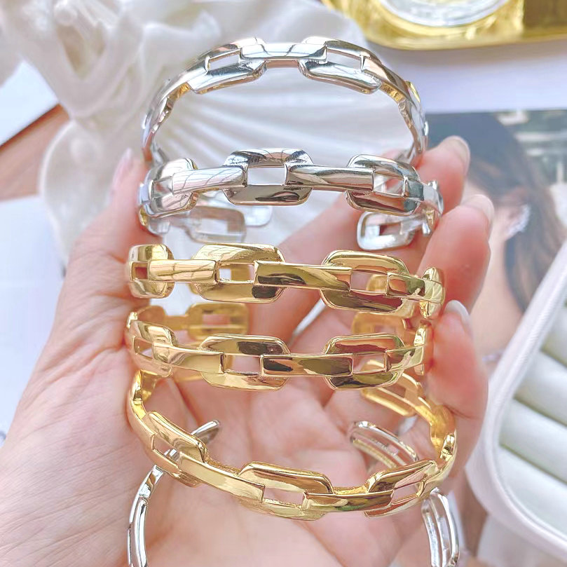 Plain chain cuff