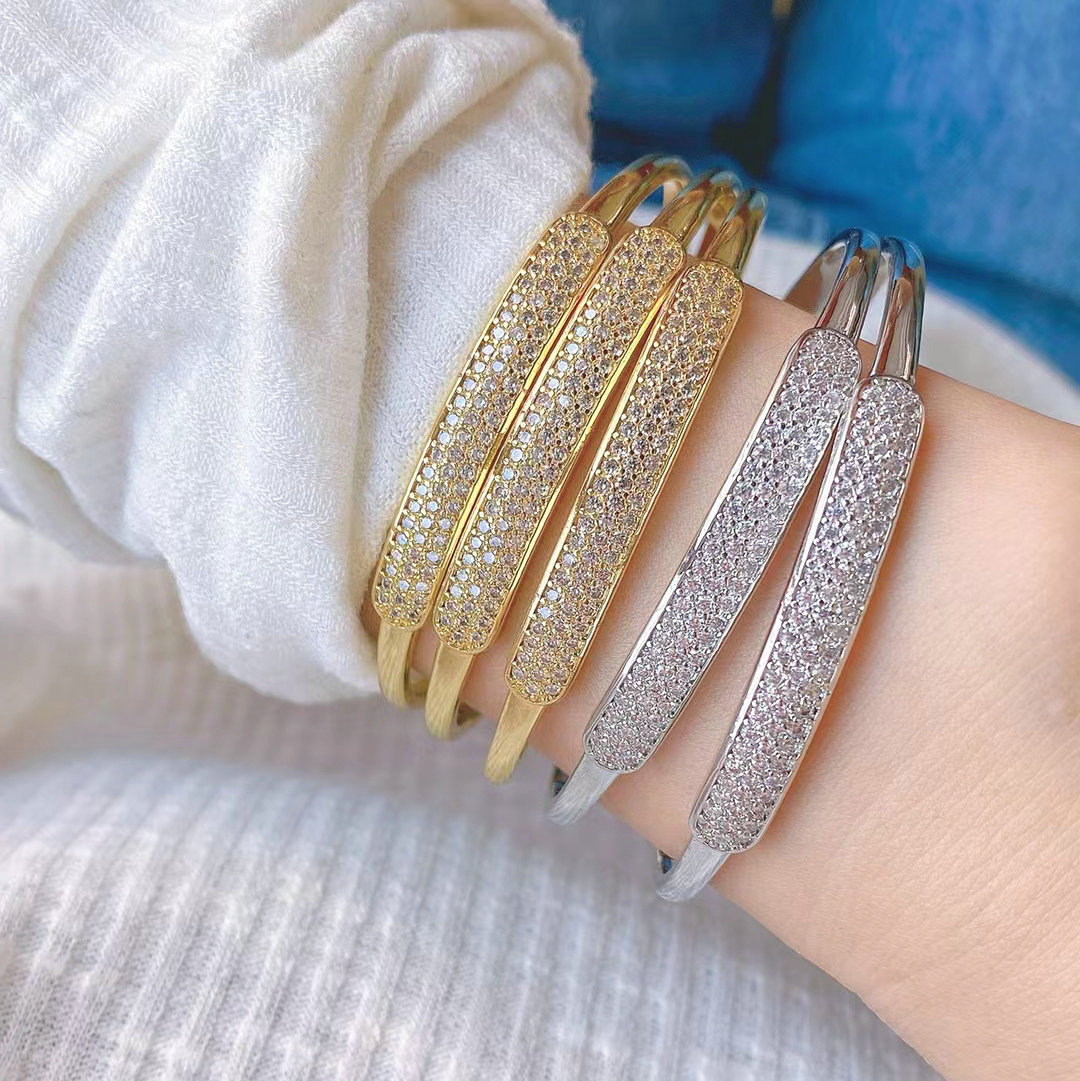 Fashion pave zircon cuff