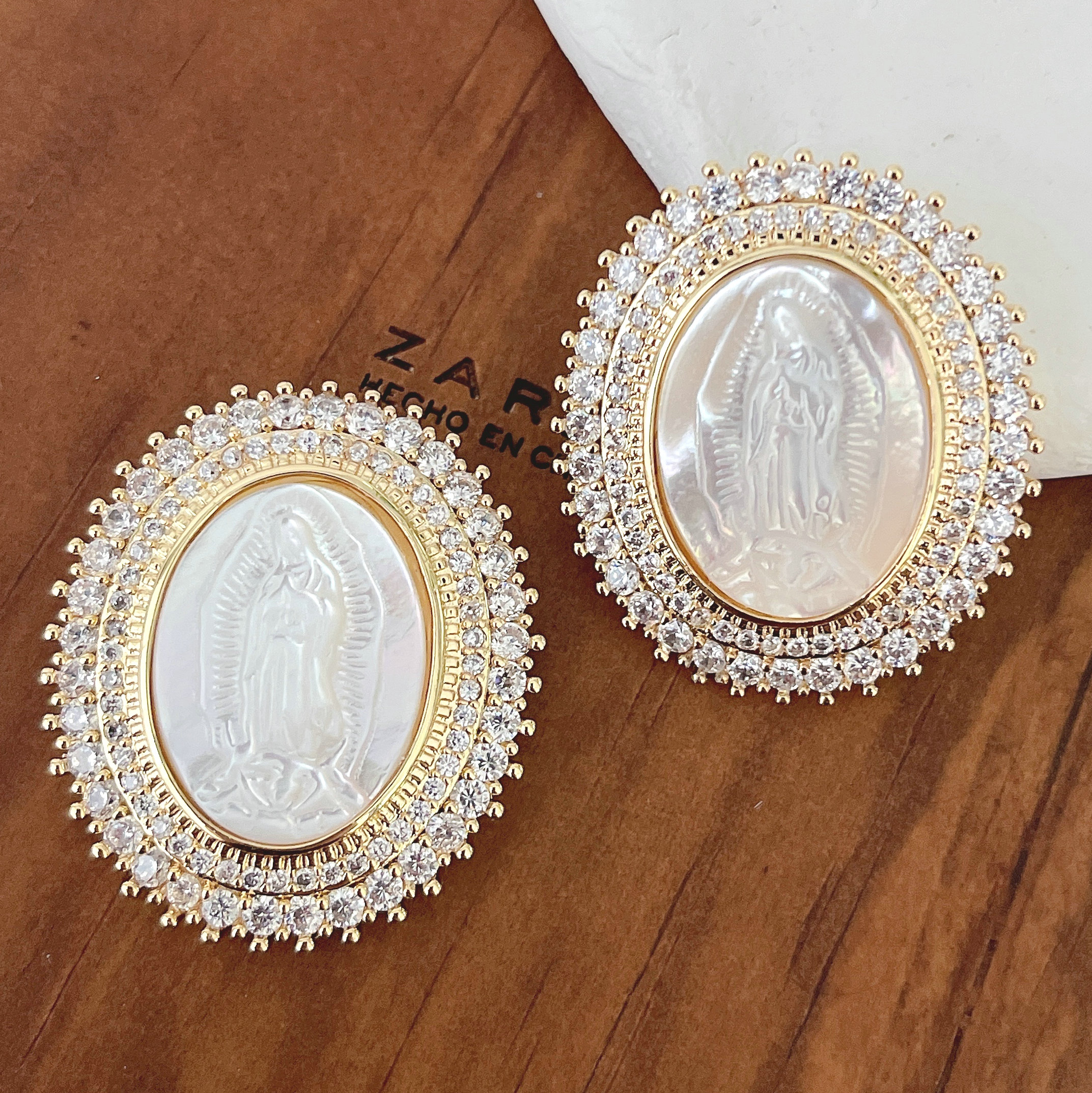 18K Gold Plated Virgin Mary Oval Pendant