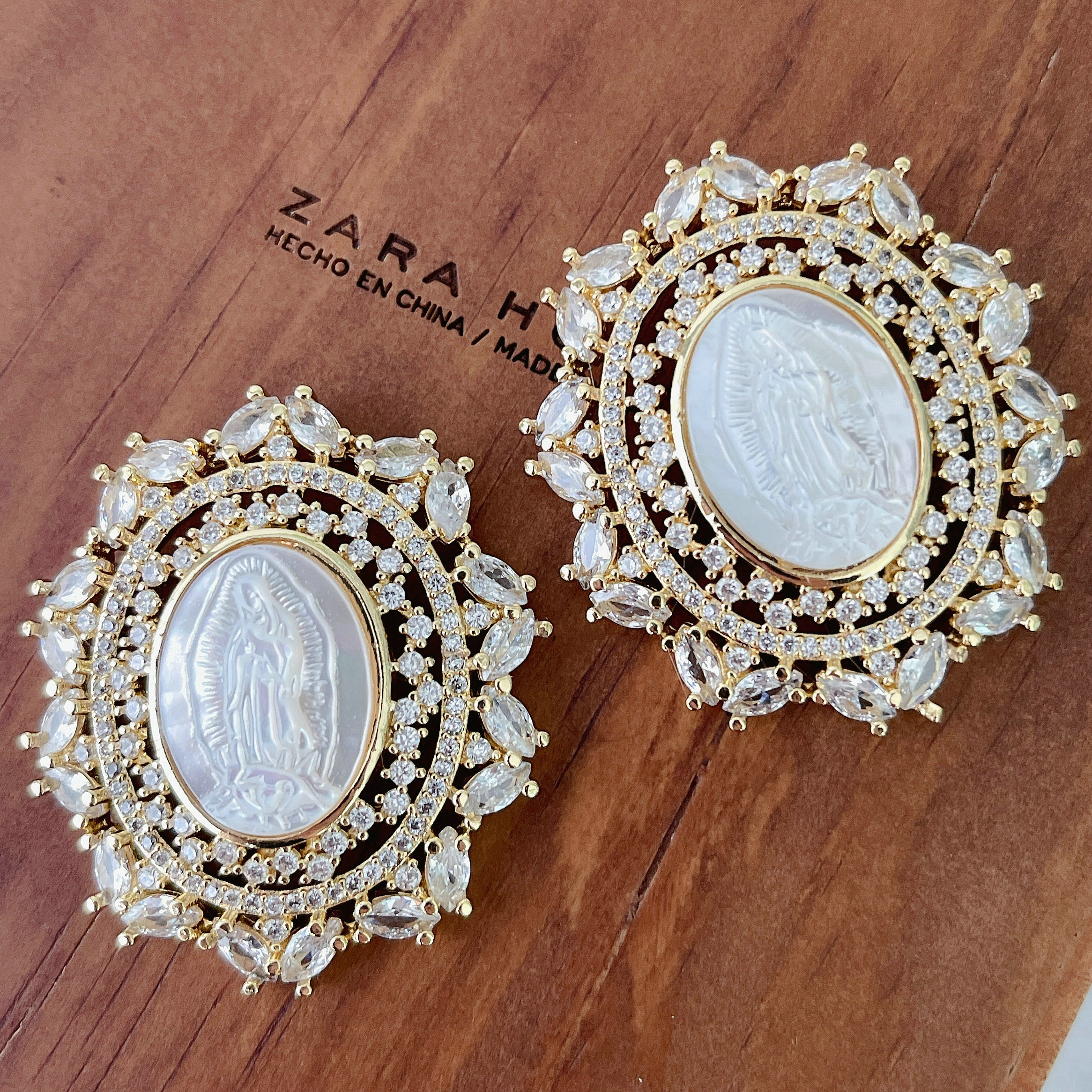 18K Gold Plated Round Mirco Pave Virgin Mary Pendant 42*40mm
