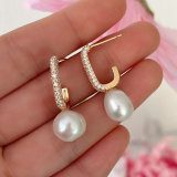 Round fresh water pearl earring