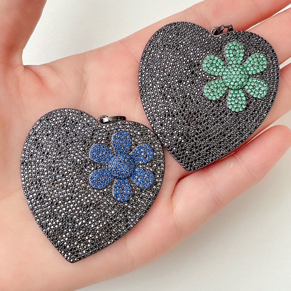 46*50mm Black Zircon Heart Pendant With Inset Flower
