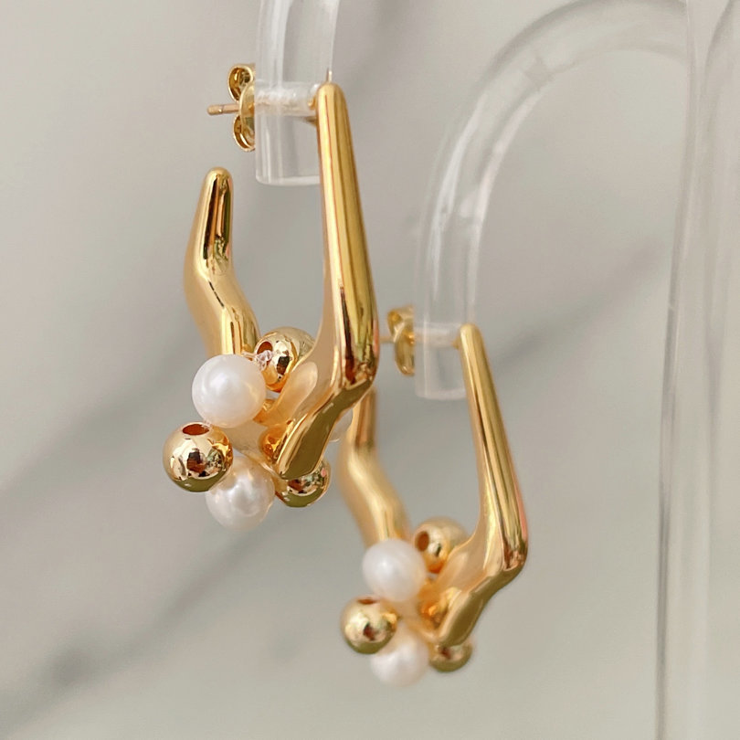 Fashion Metal Earrings With Round Pearl Charm