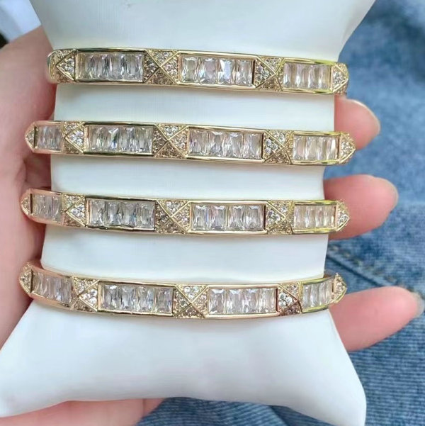 Fashion Rivet Zircon Cuff
