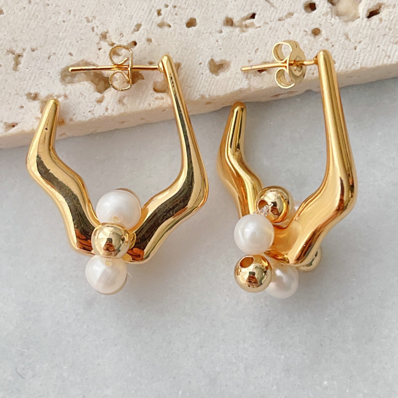 Fashion Metal Earrings With Round Pearl Charm
