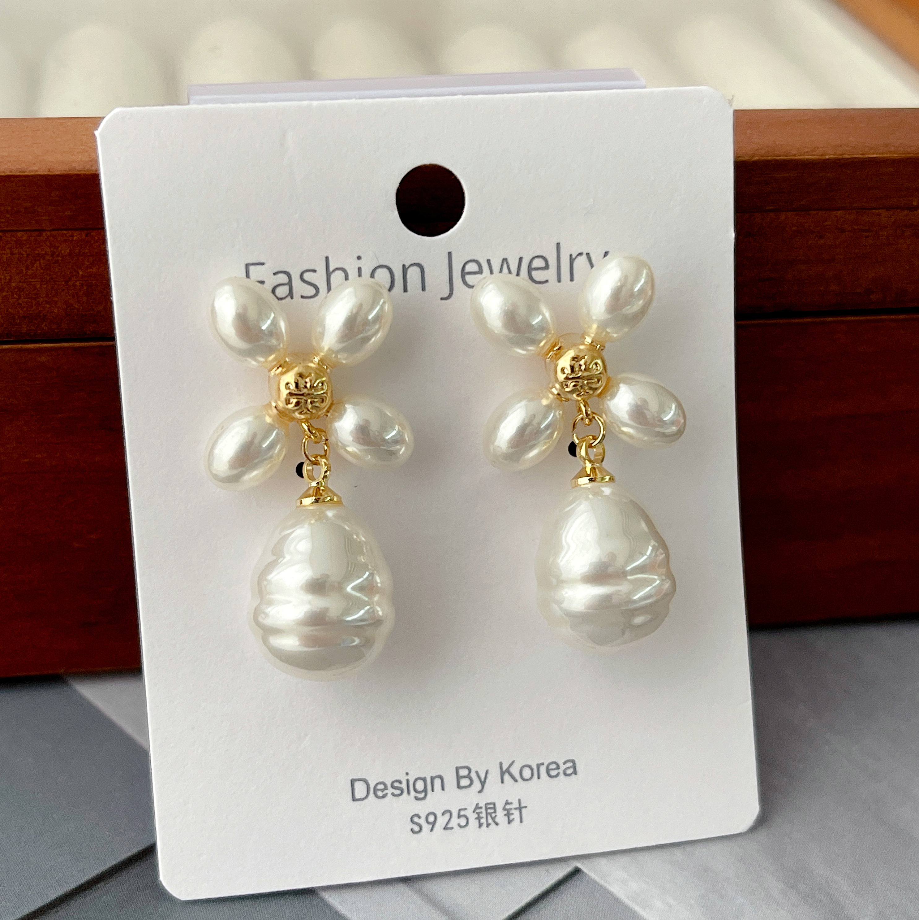 Pearl Flower Earrings CMEXW-2439580
