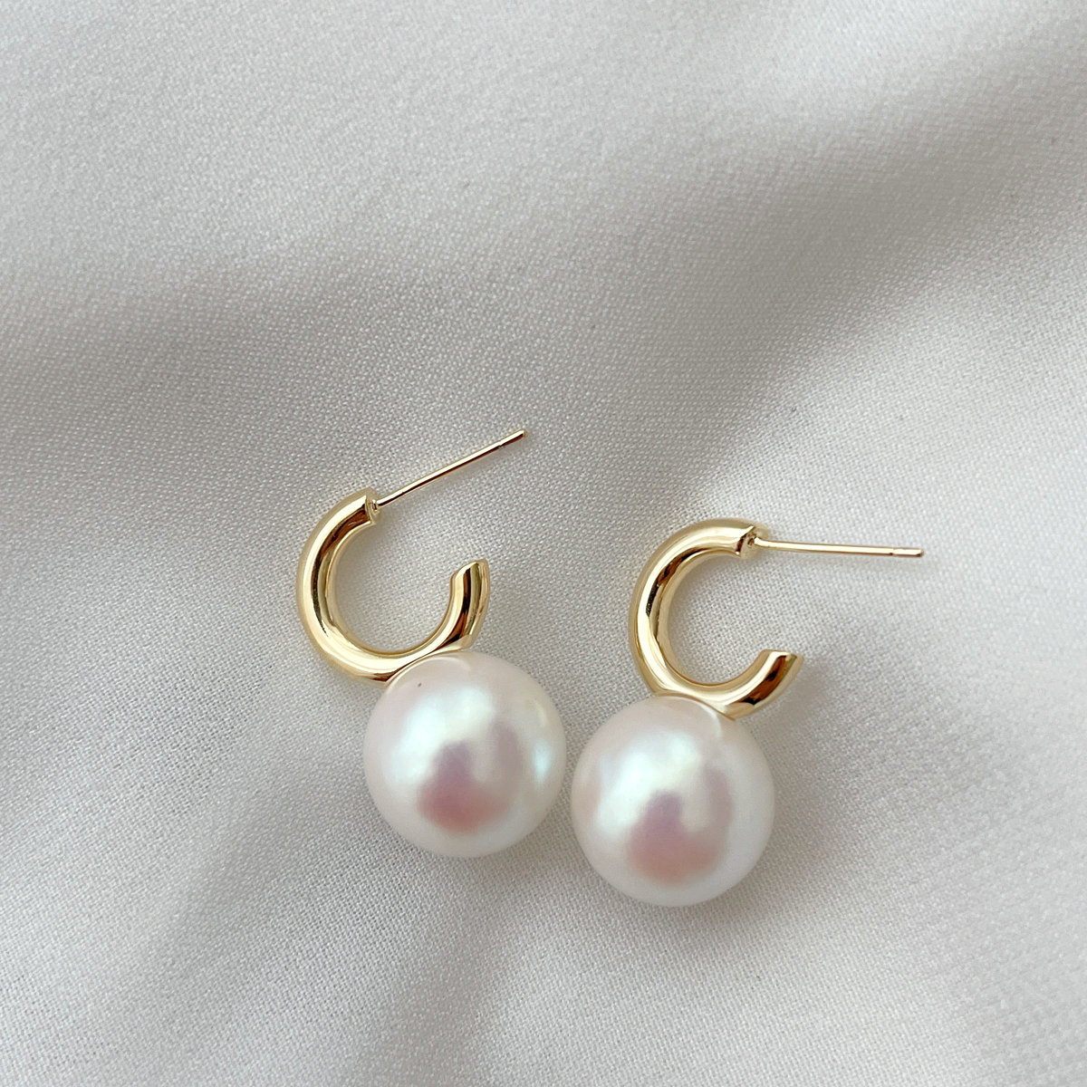 Round Pearl Earrings